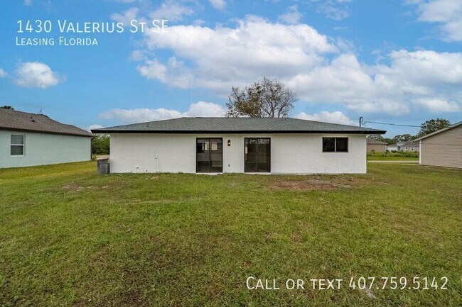 1430 Valerius St SE in Palm Bay, FL - Building Photo - Building Photo
