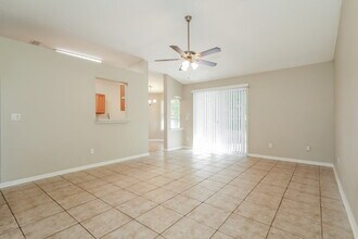 7811 Invermere Blvd N in Jacksonville, FL - Building Photo - Building Photo