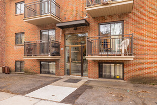 5560 8E Av in Montréal, QC - Building Photo