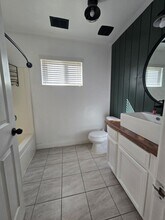 2007 N Bordeaux Way in Hanford, CA - Building Photo - Building Photo