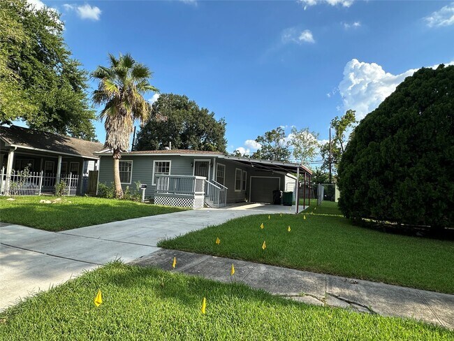 7018 Keller St in Houston, TX - Building Photo - Building Photo