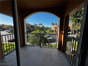 1240 Wildwood Lakes Blvd in Naples, FL - Building Photo - Building Photo