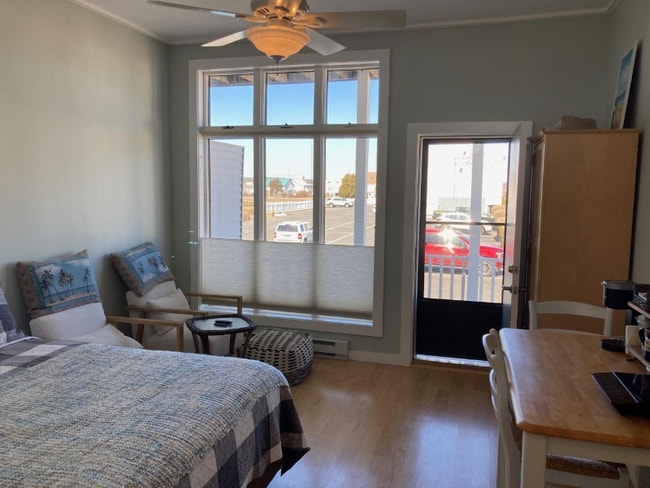 31 Brown Ave in Hampton, NH - Foto de edificio - Building Photo