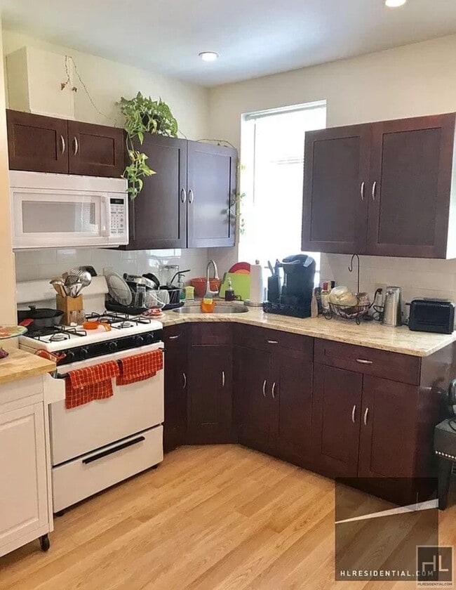 Large 1 bedroom located in Maspeth