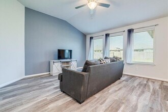 117 Balsam St in Hutto, TX - Building Photo - Building Photo