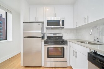 344 E 63rd St in New York, NY - Building Photo - Building Photo