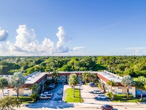Sand Castle Condos in Margate, FL - Foto de edificio - Building Photo