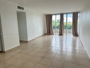 8801 W Flagler St in Miami, FL - Building Photo - Building Photo