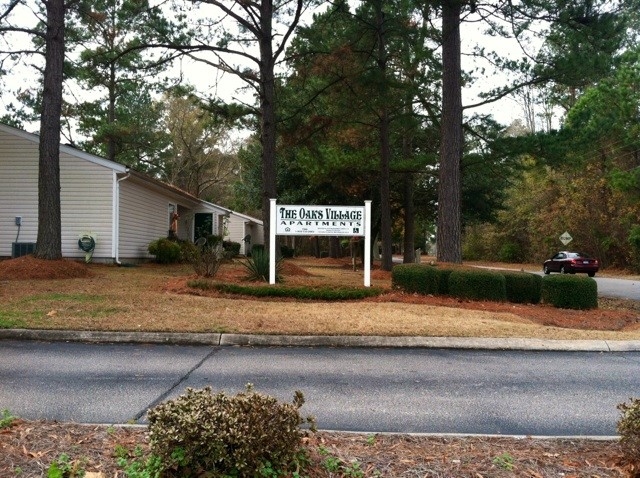 The Oaks Village in Whiteville, NC - Building Photo