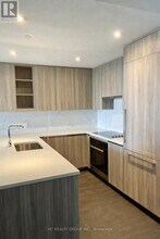 25 McMahon Dr in Toronto, ON - Building Photo - Building Photo