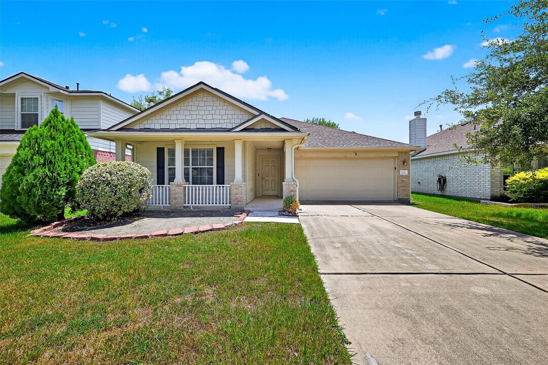 2611 Floral Bloom Way in Fresno, TX - Building Photo
