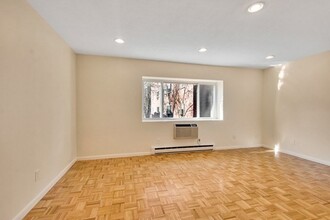 7 Scottfield Rd, Unit #1 in Boston, MA - Foto de edificio - Building Photo