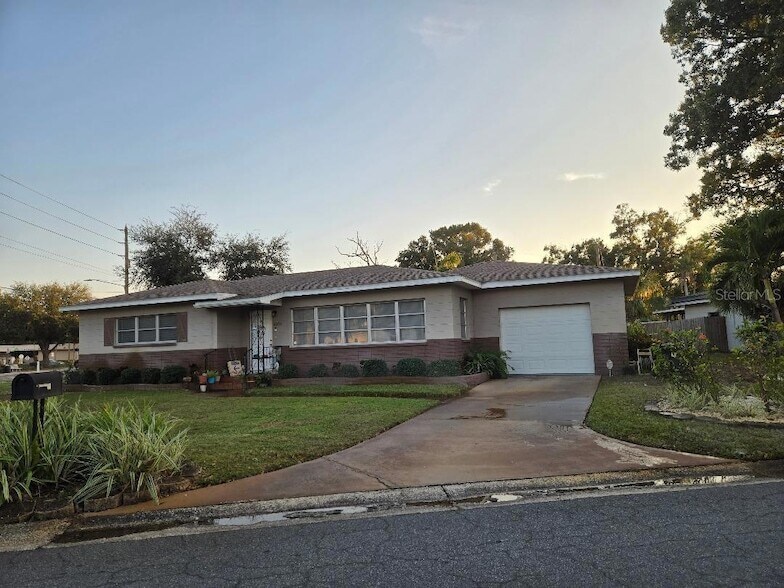 5800 21st Ave. S in Gulfport, FL - Building Photo