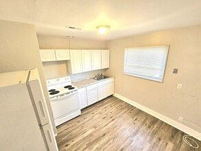 10325 Duke Dr in St. Louis, MO - Building Photo - Building Photo