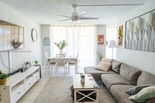 3500 Blue Lake Dr in Pompano Beach, FL - Building Photo
