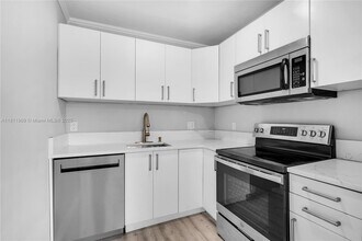 4500 NE 18th Ave in Pompano Beach, FL - Building Photo - Building Photo