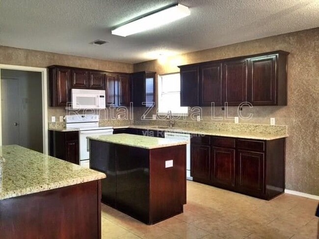 4001 Cypress Gardens Dr in Fort Worth, TX - Building Photo - Building Photo