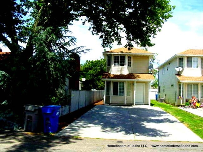 property at 3918 W Dorian St