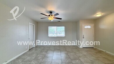 22091 Goshute Ave in Apple Valley, CA - Building Photo - Building Photo