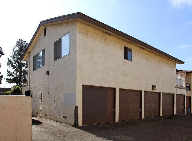 2065 S Nautical St in Anaheim, CA - Building Photo - Building Photo