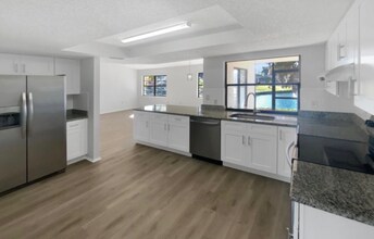 7845 Cayuga Dr in New Port Richey, FL - Building Photo - Building Photo