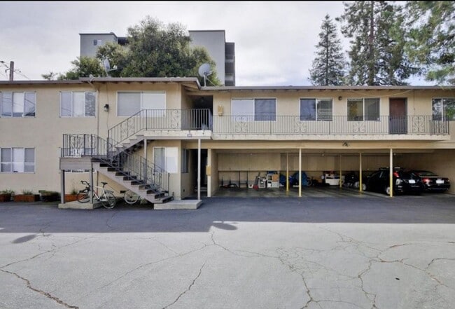 536 Hawthorne Ave in Palo Alto, CA - Building Photo - Building Photo