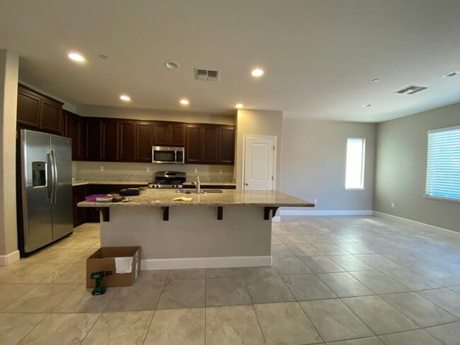 8421 Calhay Way in Elk Grove, CA - Building Photo - Building Photo