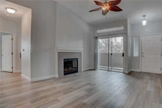 2305 W Horizon Ridge Pkwy in Henderson, NV - Foto de edificio - Building Photo