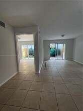 11053 NW 89th Terrace in Doral, FL - Building Photo - Building Photo