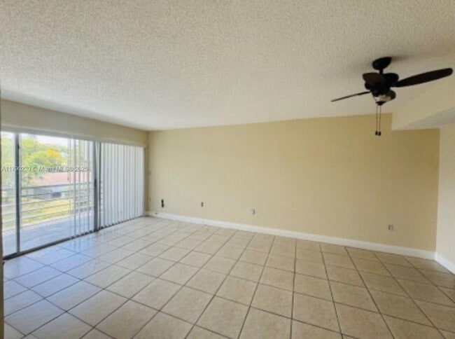 4215 N University Dr in Sunrise, FL - Building Photo - Building Photo