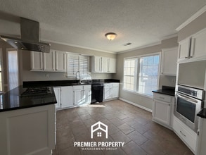 8160 S Regis Pl in Memphis, TN - Foto de edificio - Building Photo