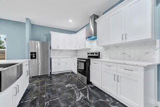 898 Rd 3556 in Cleveland, TX - Building Photo - Building Photo