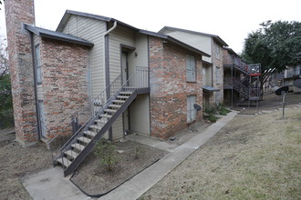 West Creek Villas in Dallas, TX - Foto de edificio - Building Photo