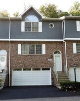 2630 Birchwood Ln in Oakdale, PA - Building Photo