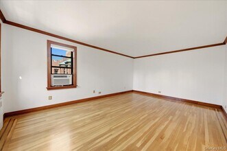 300 Main St in White Plains, NY - Foto de edificio - Building Photo