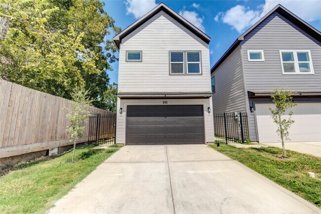 892 Paul Quinn St
