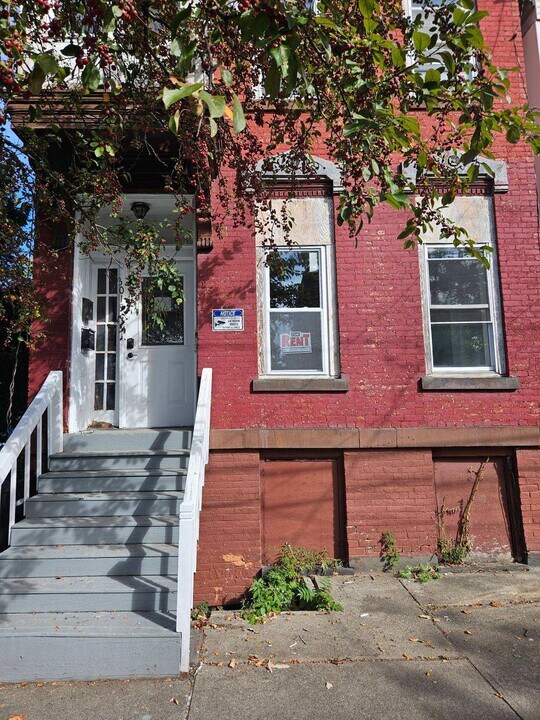 3018 6th Ave, Unit 2 in Troy, NY - Building Photo
