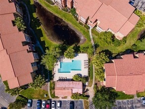 5156 Conroy Rd in Orlando, FL - Foto de edificio - Building Photo