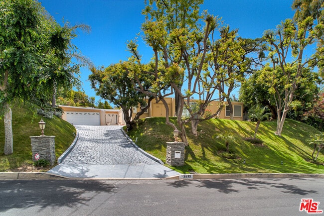 property at 3835 Sapphire Dr