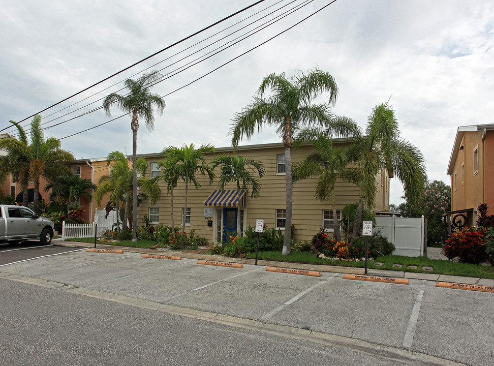 2673 St Joseph Dr in Dunedin, FL - Building Photo