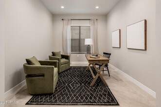 6615 E Libby St in Phoenix, AZ - Foto de edificio - Building Photo