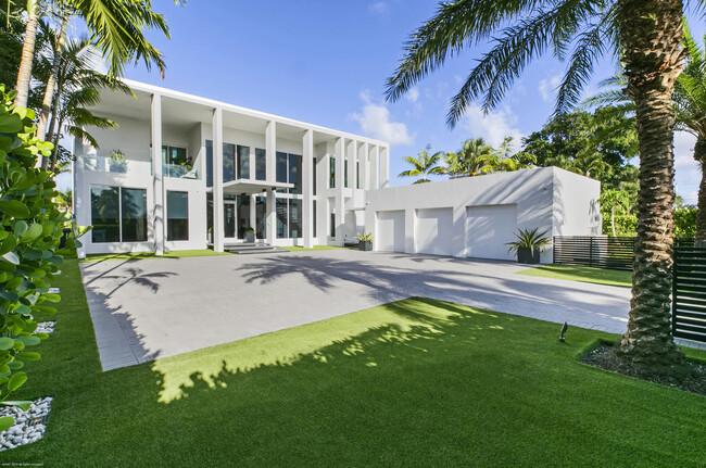 14844 Palmwood Rd in Palm Beach Gardens, FL - Foto de edificio - Building Photo