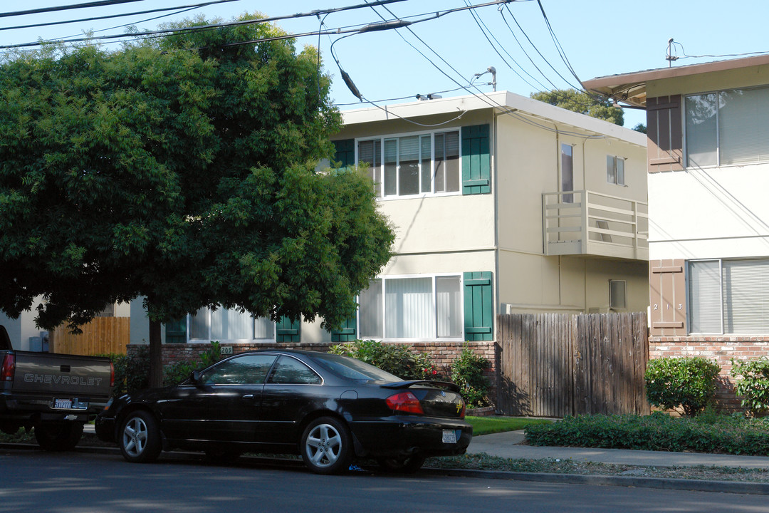 209 Anita Rd in Burlingame, CA - Building Photo