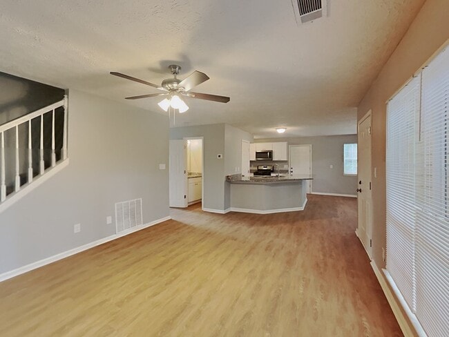 942 Shadow Ridge Trail in Lithonia, GA - Building Photo - Building Photo