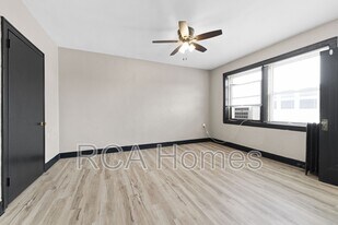 37 West St Clair Street in Indianapolis, IN - Building Photo