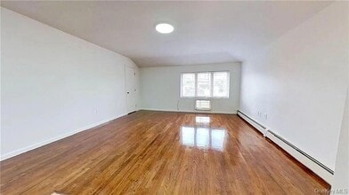 24-07 Brookhaven Ave in Queens, NY - Building Photo - Building Photo