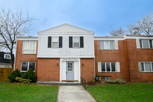 2403 W 63rd Ave, Unit 1 E in Merrillville, IN - Building Photo