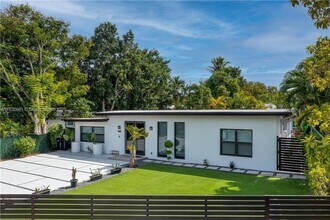 1320 N Biscayne Point Rd in Miami Beach, FL - Building Photo - Building Photo