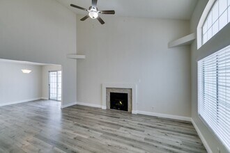 2825 Dawn Crossing Dr in Henderson, NV - Building Photo - Building Photo