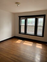 3652 N Kilpatrick Ave, Unit 1 in Chicago, IL - Building Photo - Building Photo